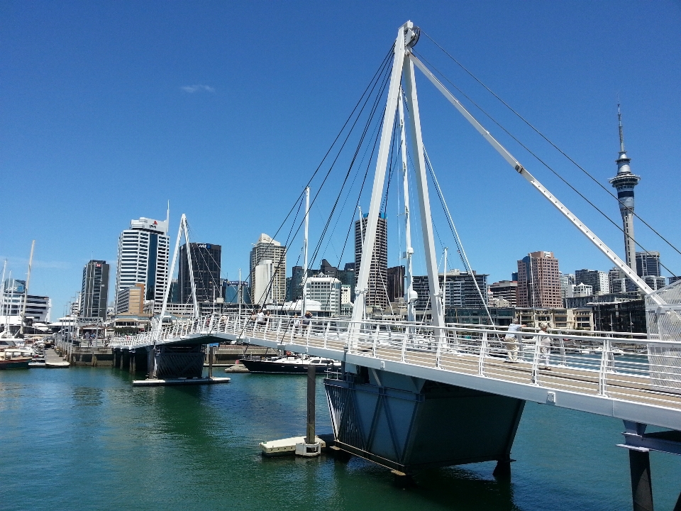 Mar dock ponte cidade