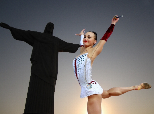 Foto Esporte fêmea dança interior