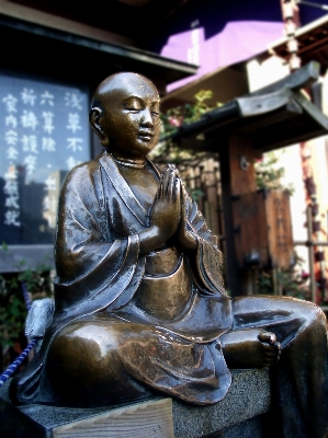 Foto Monumen patung buddhis agama budha