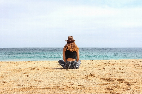 Foto Pantai laut pesisir pasir