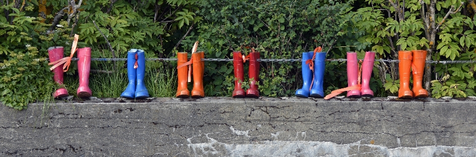 Rain orange red banner