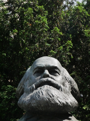 Foto Rock monumen patung hutan