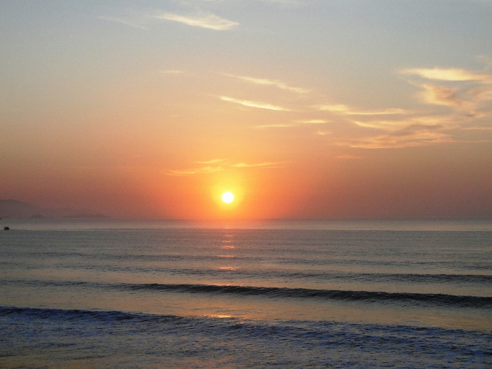 Praia mar costa oceano