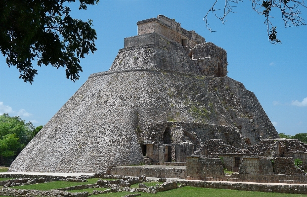 Building monument pyramid landmark Photo