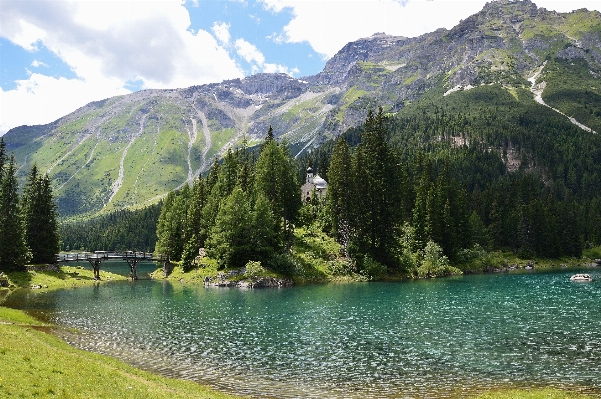 Photo Région sauvage
 montagne prairie
 lac