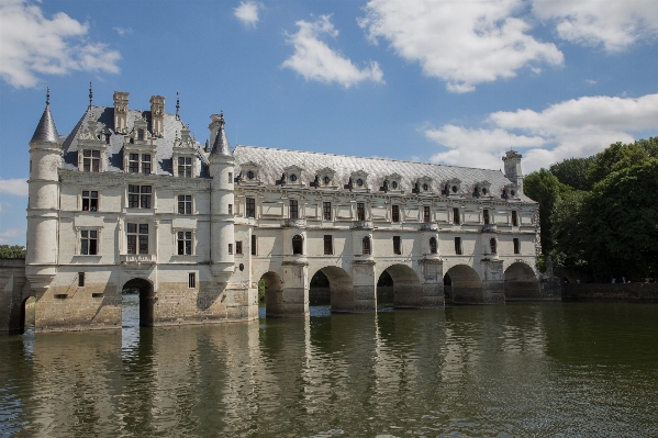 Foto Edificio castillo
 palacio río