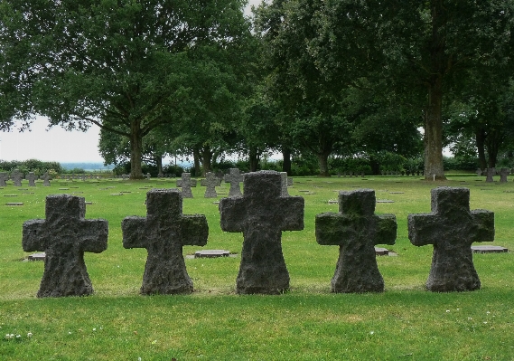 Photo Monument militaire cimetière grave