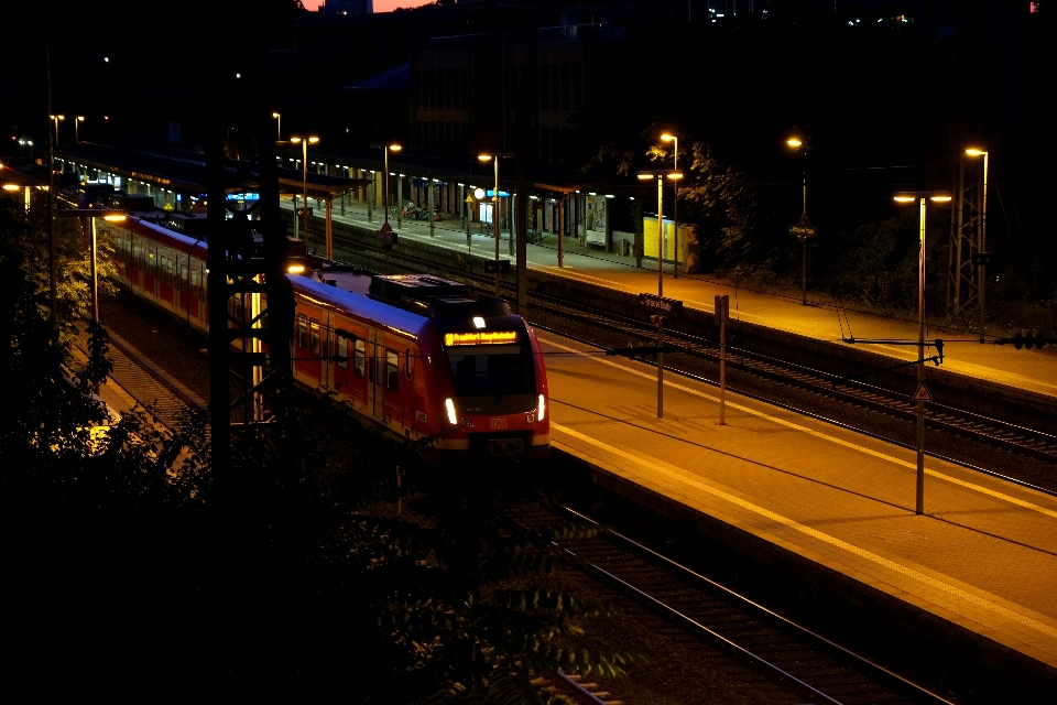 Licht schiene eisenbahn verkehr