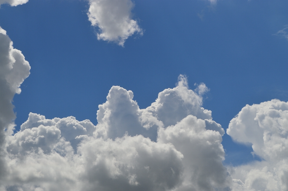 Nuage ciel lumière du soleil nuageux