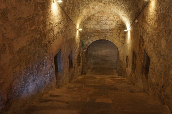 Alley wall tunnel formation Photo