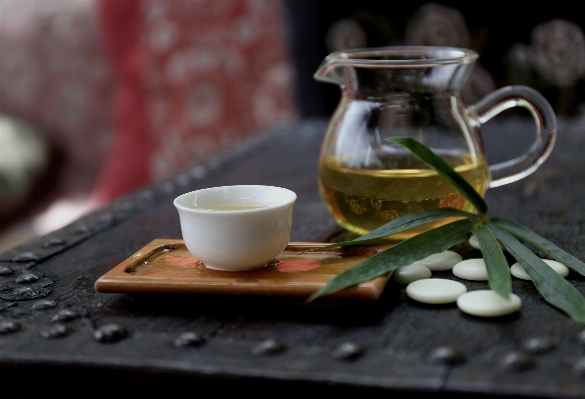 お茶 朝 カップ 飲む 写真