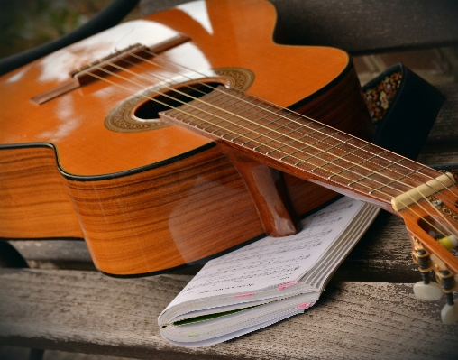 Foto Musik gitar akustik instrumen