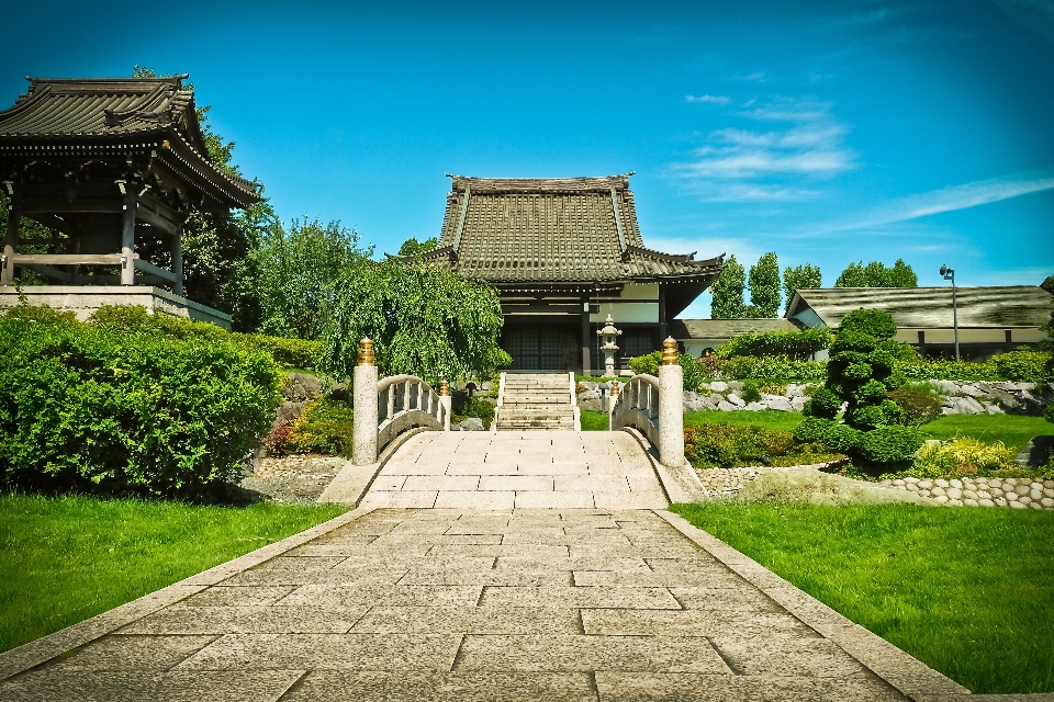 Arsitektur rumah besar
 bangunan agama budha