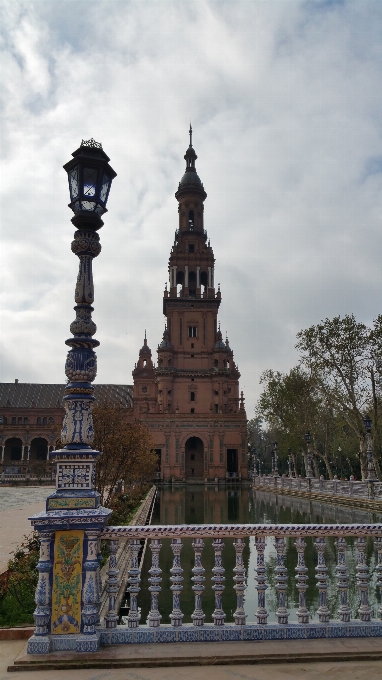 Chateau
 palazzo monumento statua