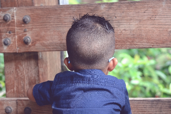 Foto Orang rakyat rambut anak laki-laki