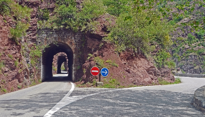 Foto Estrada trilha túnel arco