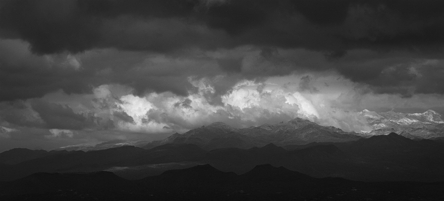 Foto Paesaggio orizzonte natura selvaggia
 montagna