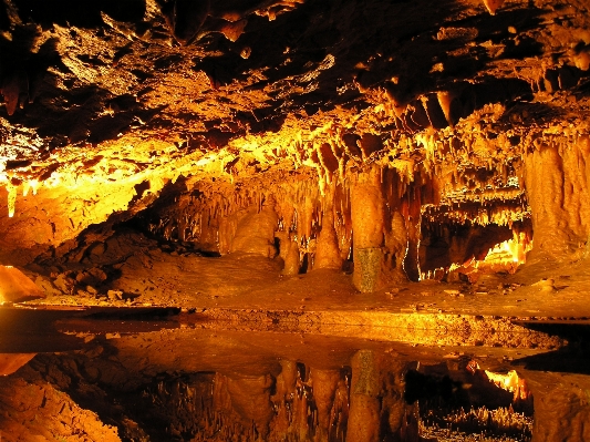 自然 形成 地下 洞窟 写真