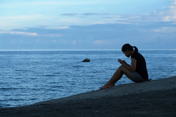 Foto Pantai laut pesisir pasir