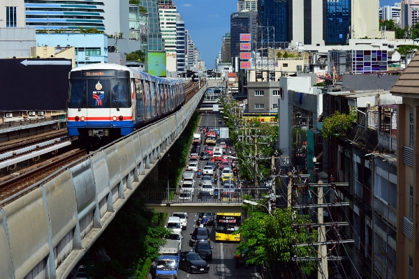 Foto Lampu arsitektur jalan lalu lintas