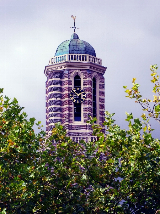 Menara tengara jam
 lonceng gereja
