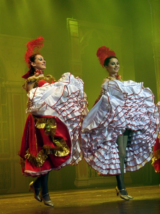 Mulher dança senhora arte performática
