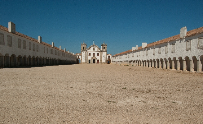 Foto Edificio palacio iglesia fortificación
