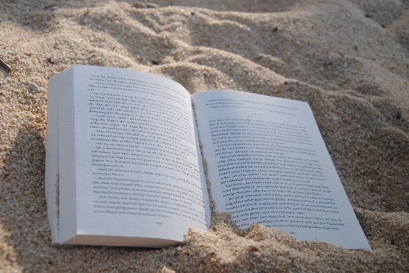 Table beach sand book Photo