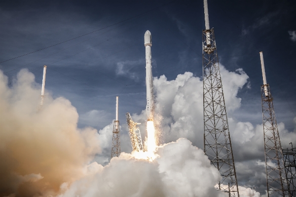 Snow technology vehicle tower Photo