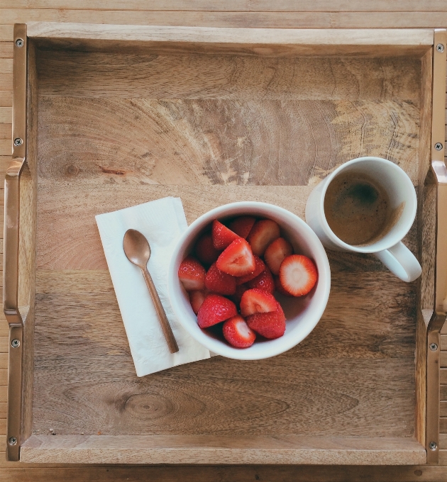 Meja kopi kayu pagi