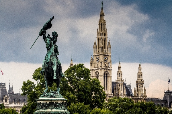 Foto Monumento estatua punto de referencia catedral