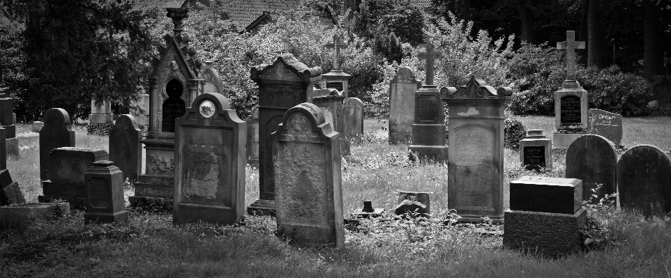 Photo Noir et blanc
 vieux croix cimetière