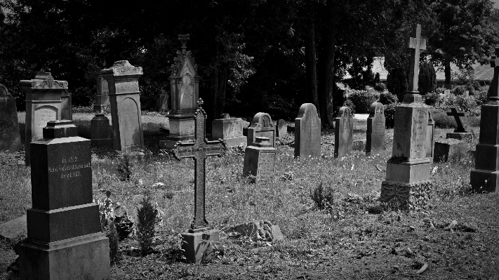 Photo Noir et blanc
 vieux croix cimetière