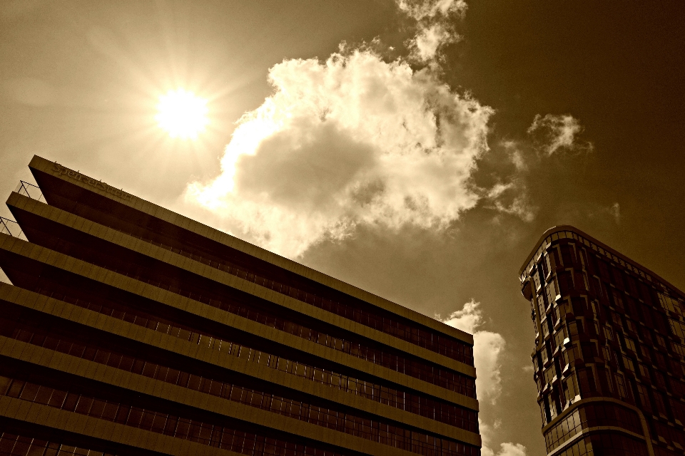 Silhouette lumière nuage architecture