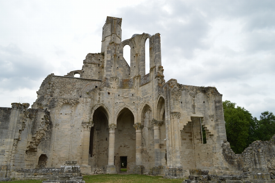 Edificio castillo iglesia fortificación
