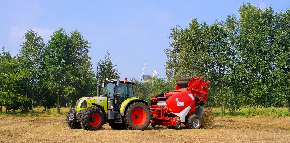 Heu traktor feld bauernhof