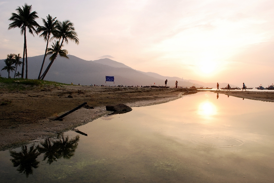 Pantai laut pesisir air