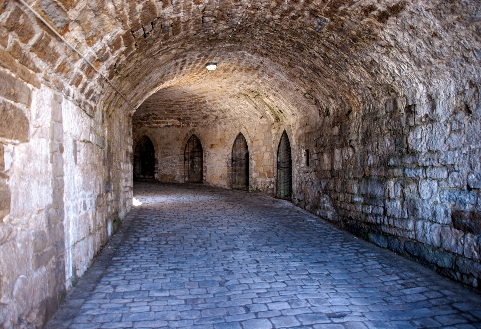 Edificio parete tunnel formazione