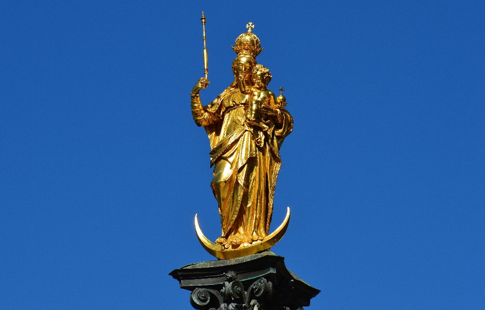 Monumento statua punto di riferimento scultura