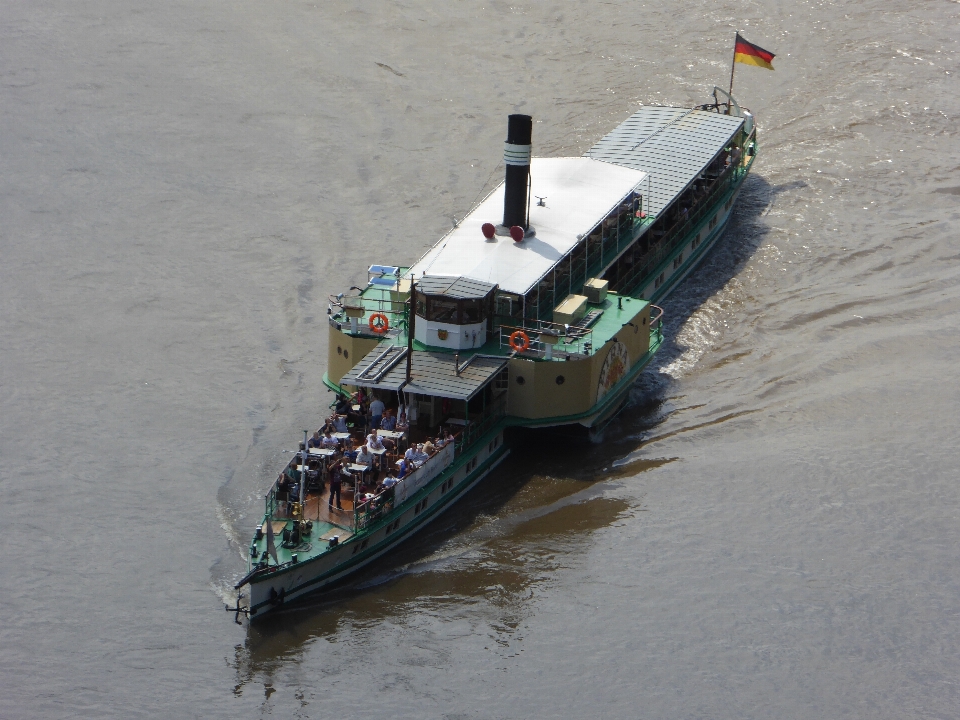 Barco enviar veículo hidrovia
