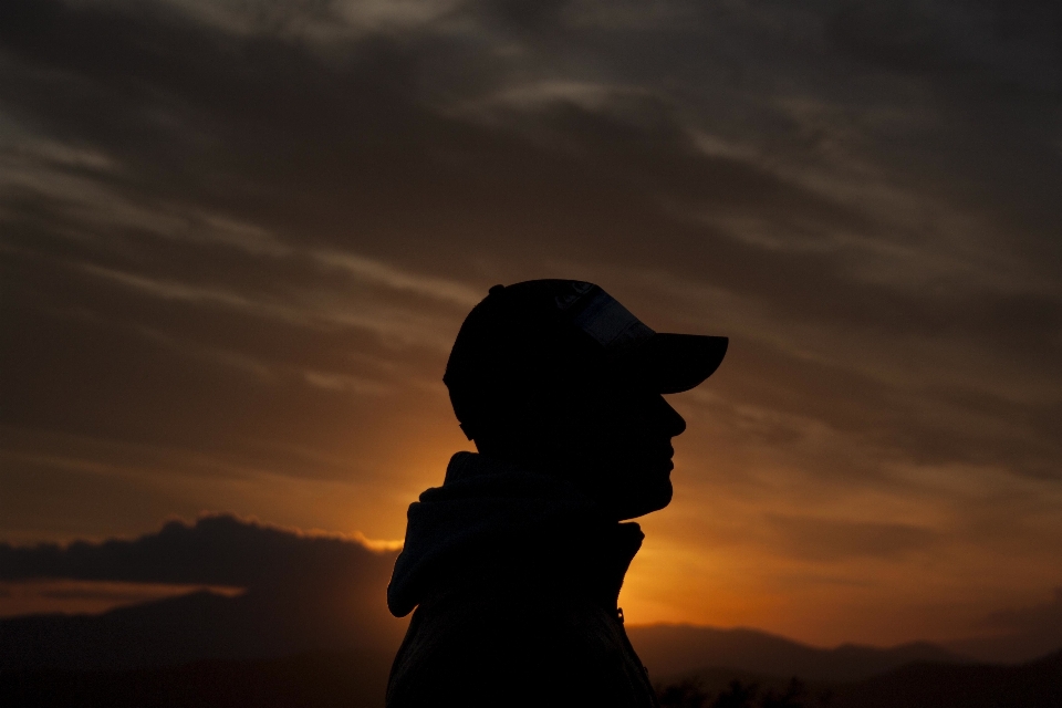 Mão homem paisagem mar