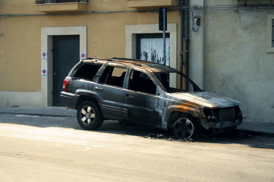 Ulica samochód jeep pojazd