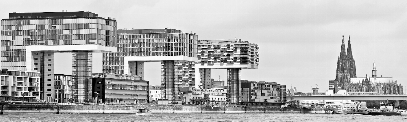 Black and white architecture skyline street Photo