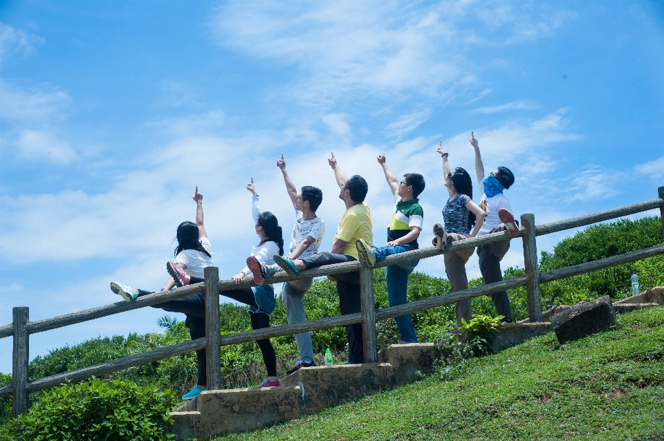 Island tourism friends statues