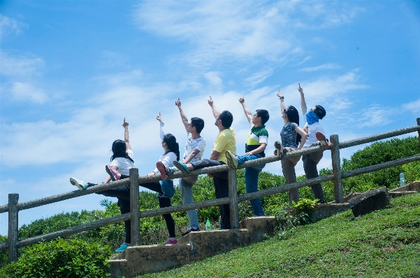 Island tourism friends statues Photo