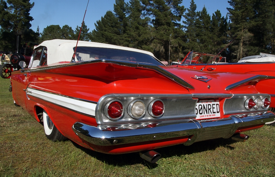 Voiture véhicule muscle car
 sedan