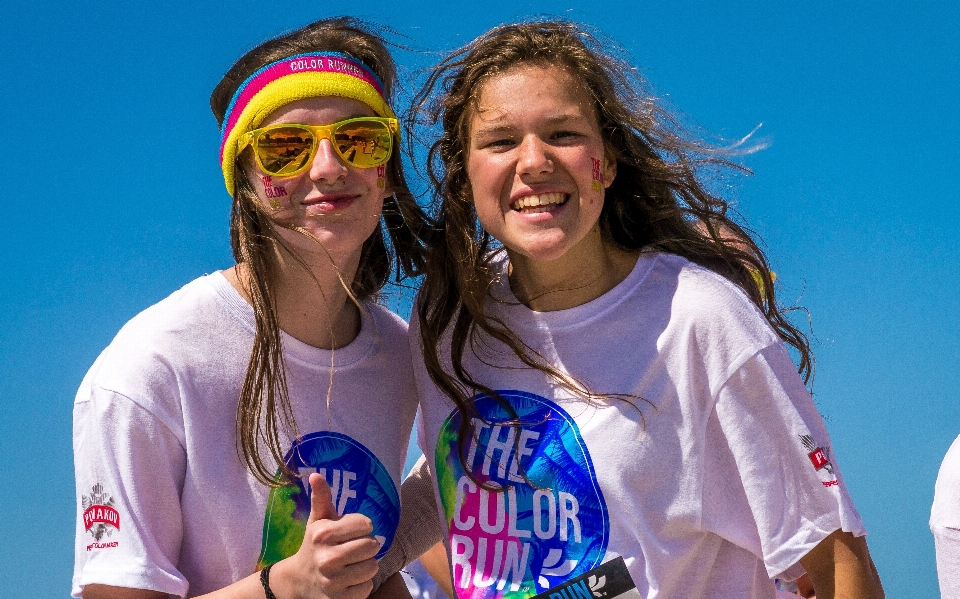 Gente correr sonrisa chicas