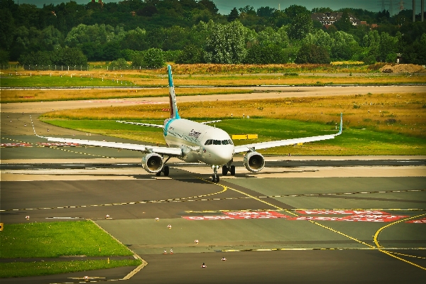 Wing traffic fly airport Photo