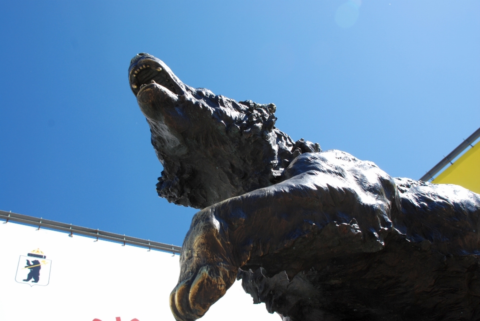 Schnee stadt stadtbild statue