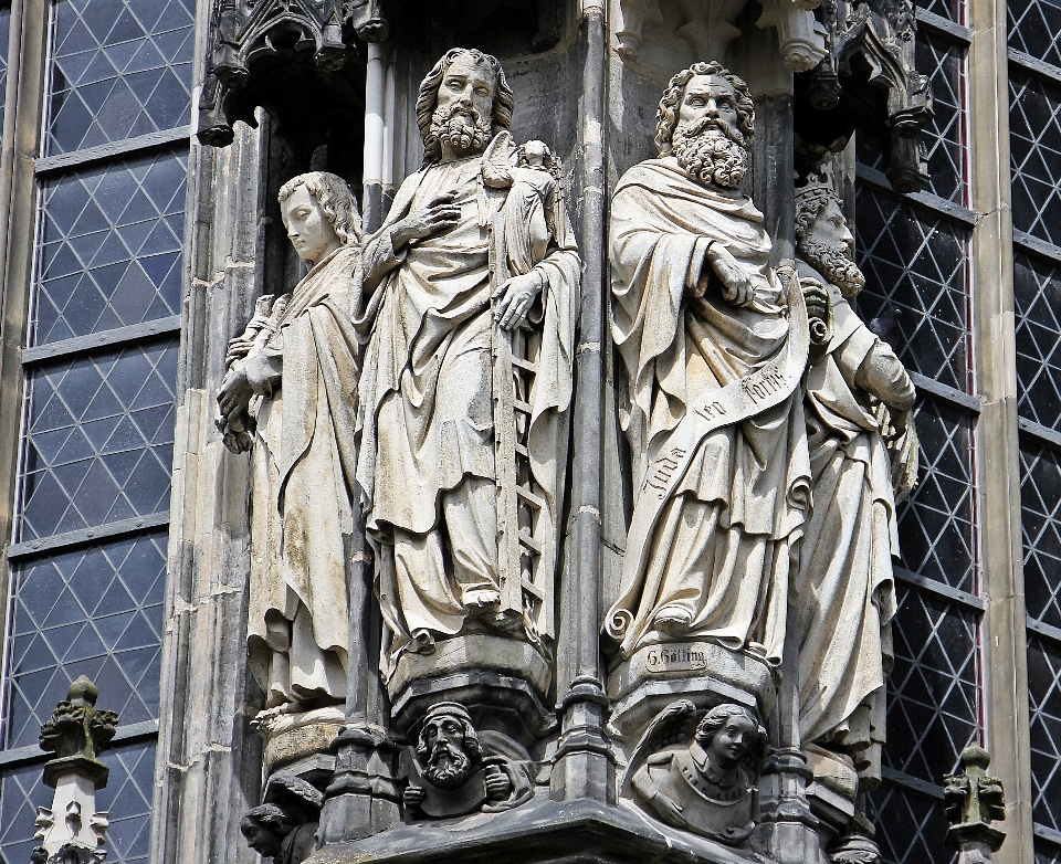 Monumento estatua religión punto de referencia